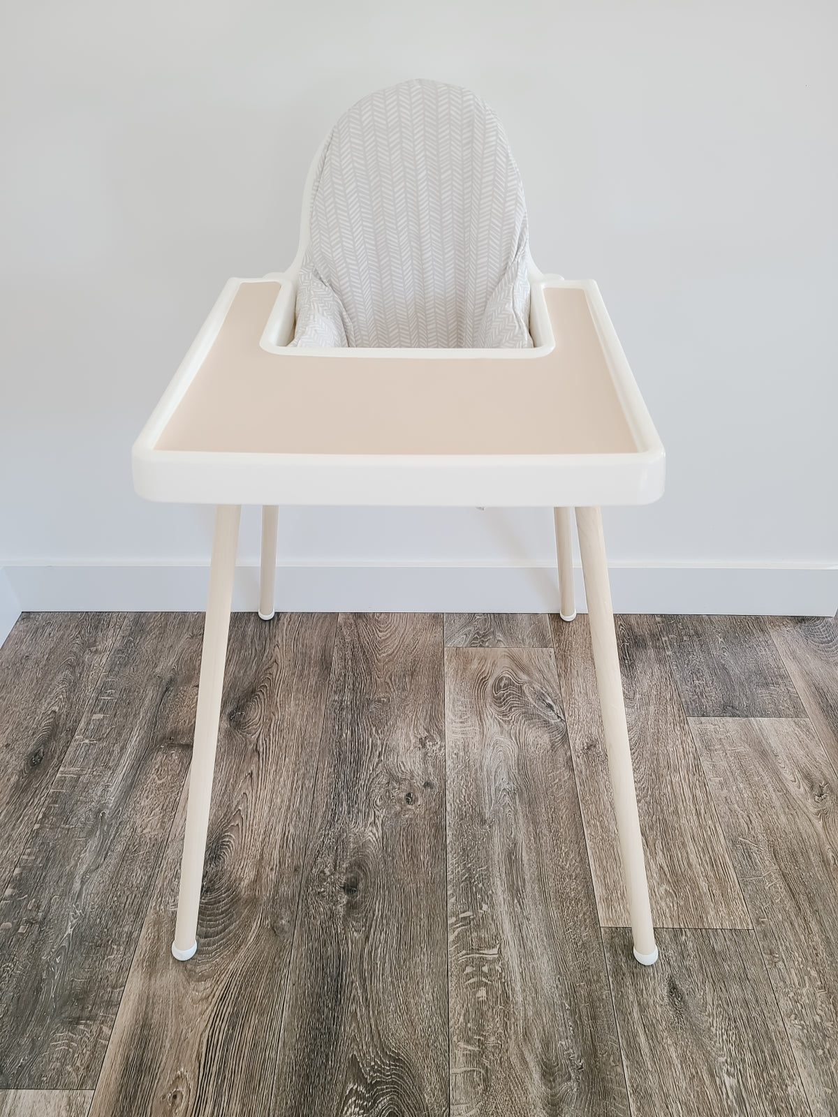 Ikea high chair Antilop Makeover with placemat and legwraps cushion